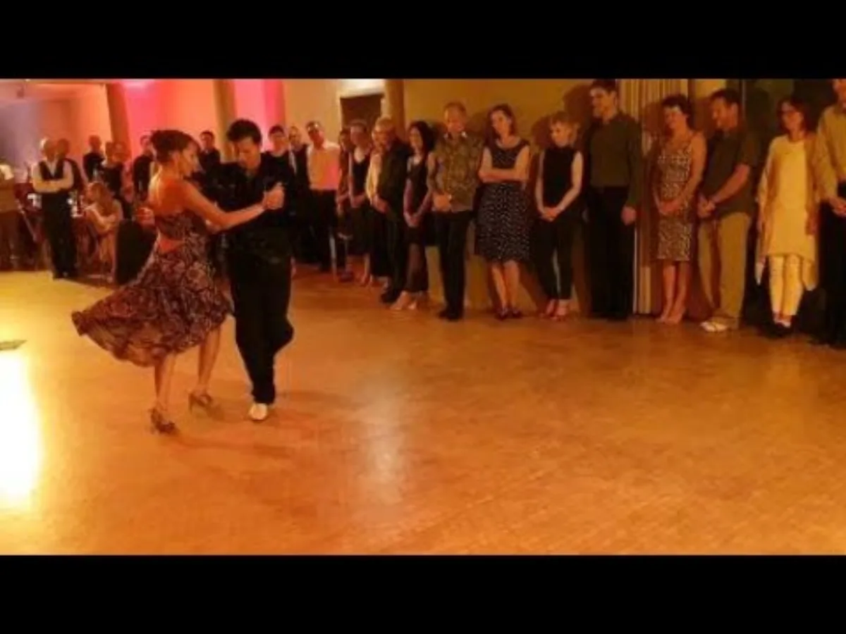 Diana und Juan tanzen zu “D’Arienzo, Milonga Del Ochenta Y Tres” bei Tango am Meer Oktober 2019