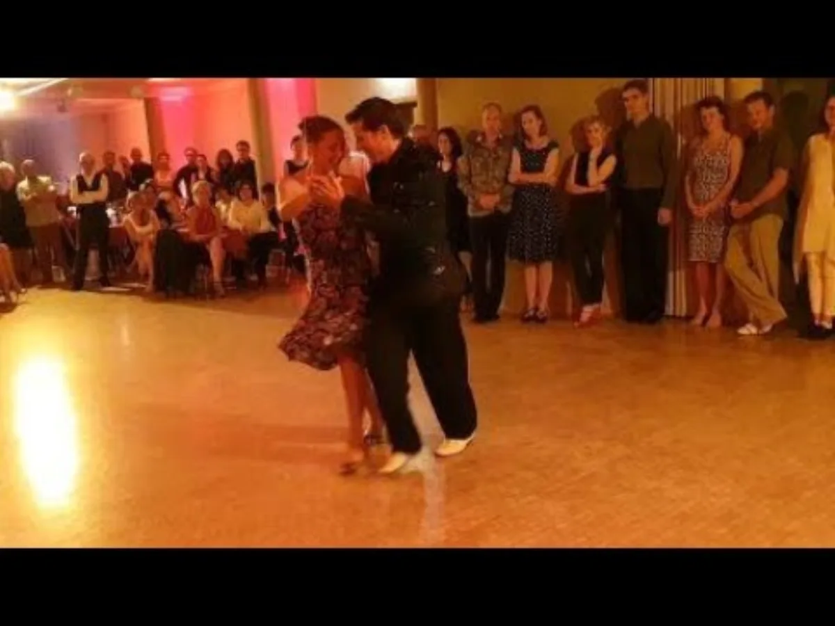 Diana und Juan tanzen zu “Biagi, Adoracion” bei Tango am Meer Oktober 2019