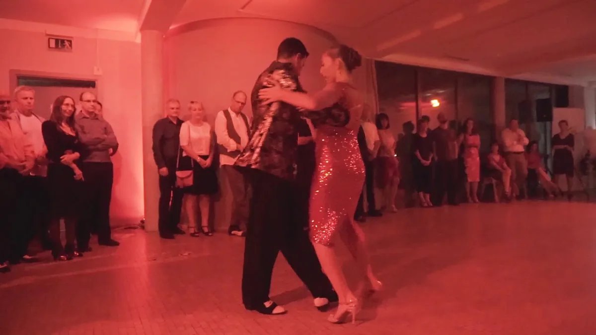 Diana und Juan im Oktober performen zu Mozo Guapo von Tanturi y su orquesta Oktober 2018 bei Tango am Meer