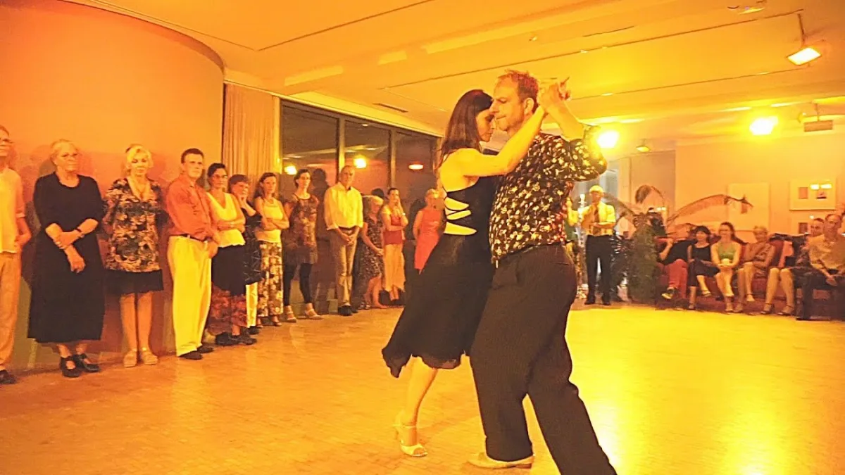 Susanne und Rafael performen El Cincerro von Juan D’Arienzo am 26.Mai 2018 bei Tango am Meer