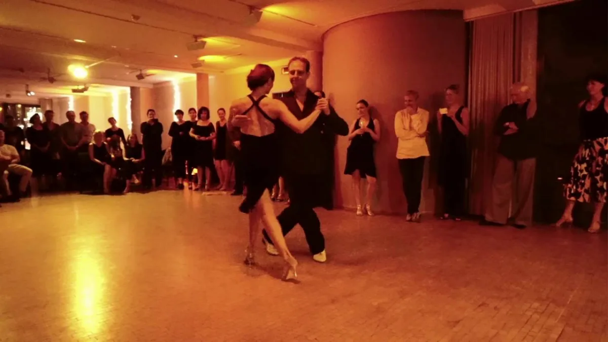 Tango am Meer präsentiert Susanne und Rafael mit ihrer Performance zu Bajo un Cielo de Estrellas von Miguel Calo Oktober 2016
